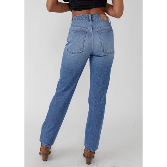 🎉LAST CHANCE🎉 FREE PEOPLE Pacifica Straight Leg Jeans / Mid Blue - Picture 4 of 7